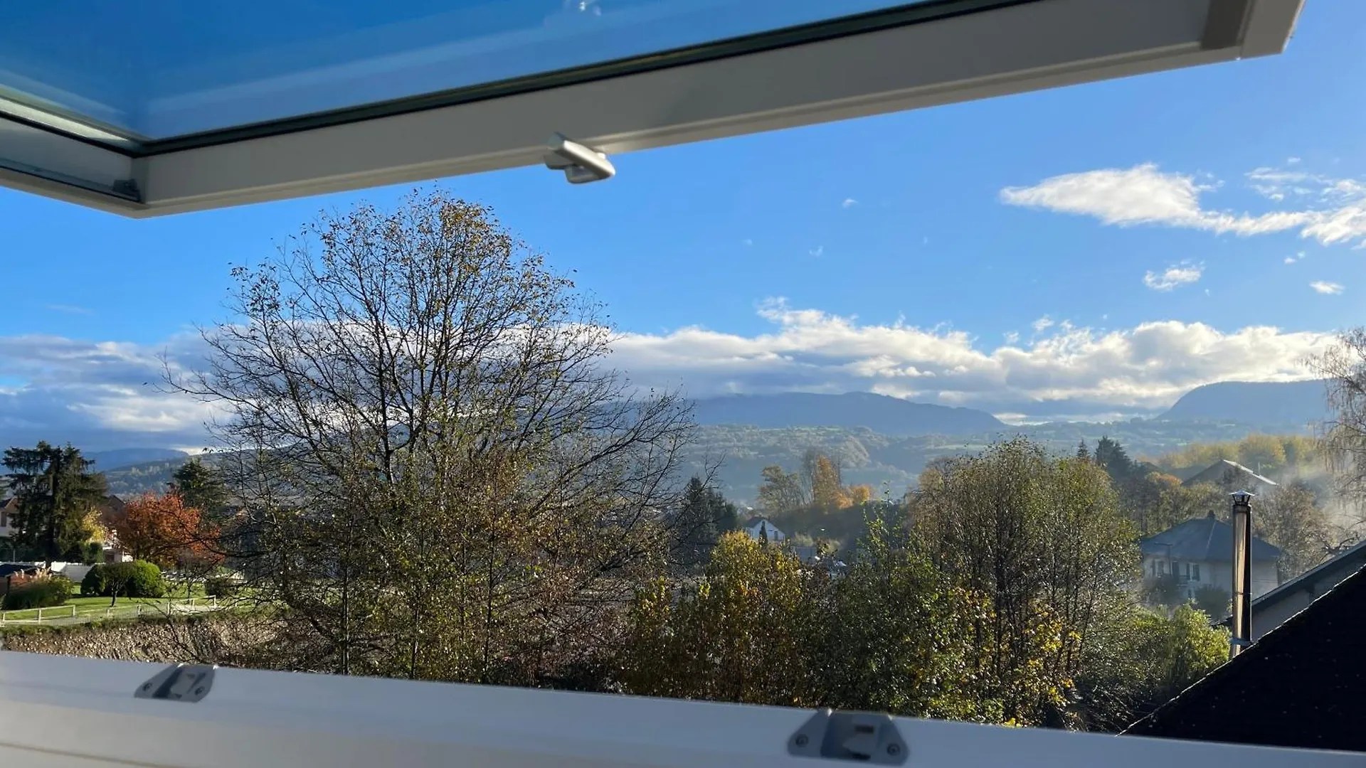 Au Cafe De Jeanne - Entrelacs Appartement